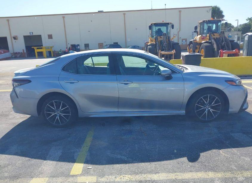 Photo 13 of 2022 Toyota Camry SE (VIN 4T1G11AK2NU660523)