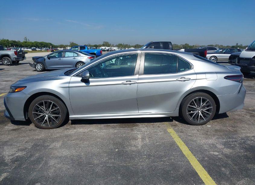 Photo 14 of 2022 Toyota Camry SE (VIN 4T1G11AK2NU660523)