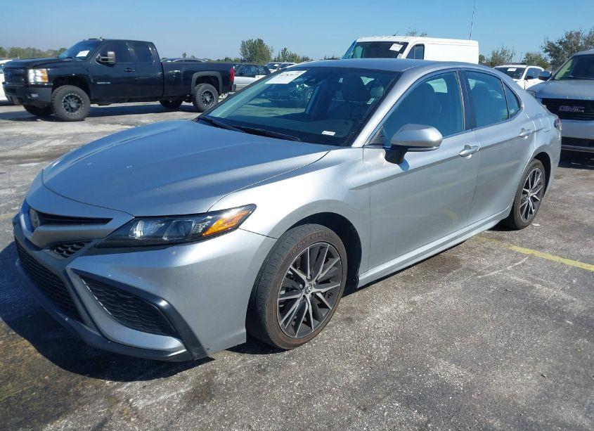 Photo 2 of 2022 Toyota Camry SE (VIN 4T1G11AK2NU660523)