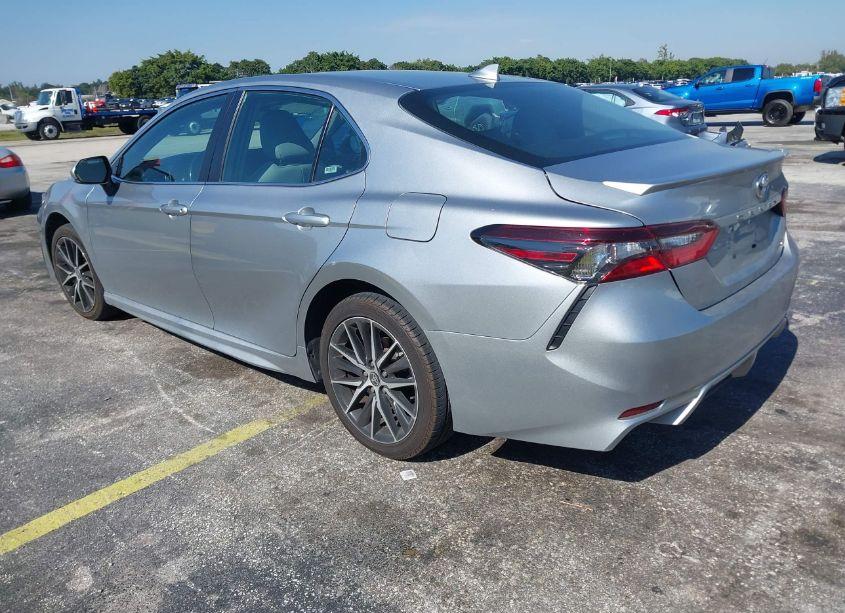 Photo 3 of 2022 Toyota Camry SE (VIN 4T1G11AK2NU660523)