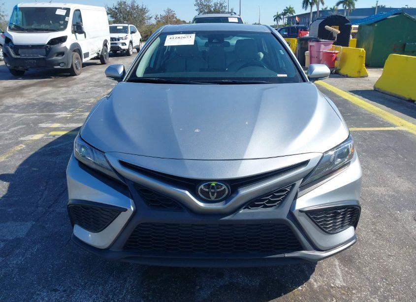 Photo 6 of 2022 Toyota Camry SE (VIN 4T1G11AK2NU660523)