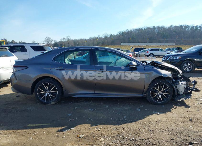 Photo 14 of 2022 Toyota Camry SE (VIN 4T1G11AK2NU665902)