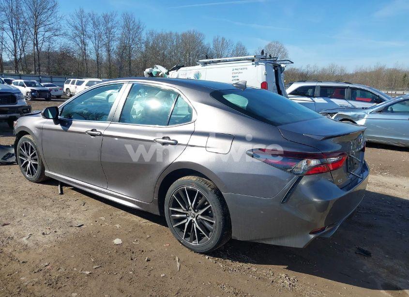 Photo 3 of 2022 Toyota Camry SE (VIN 4T1G11AK2NU665902)