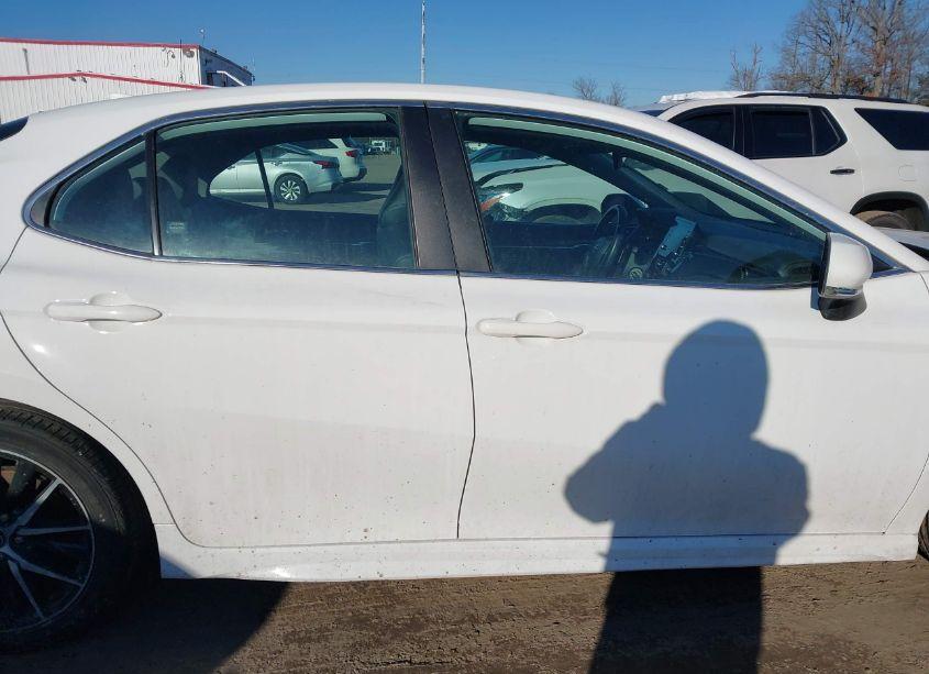 Photo 13 of 2022 Toyota Camry SE (VIN 4T1G11AK2NU683803)