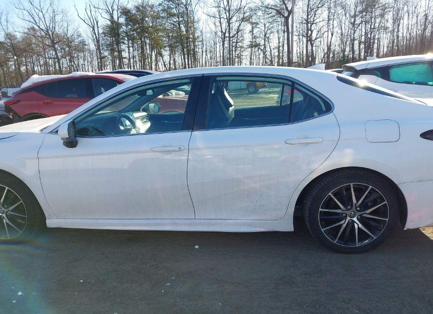 Photo 14 of 2022 Toyota Camry SE (VIN 4T1G11AK2NU683803)