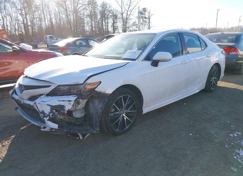 Photo 2 of 2022 Toyota Camry SE (VIN 4T1G11AK2NU683803)