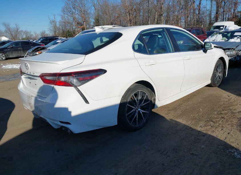 Photo 4 of 2022 Toyota Camry SE (VIN 4T1G11AK2NU683803)