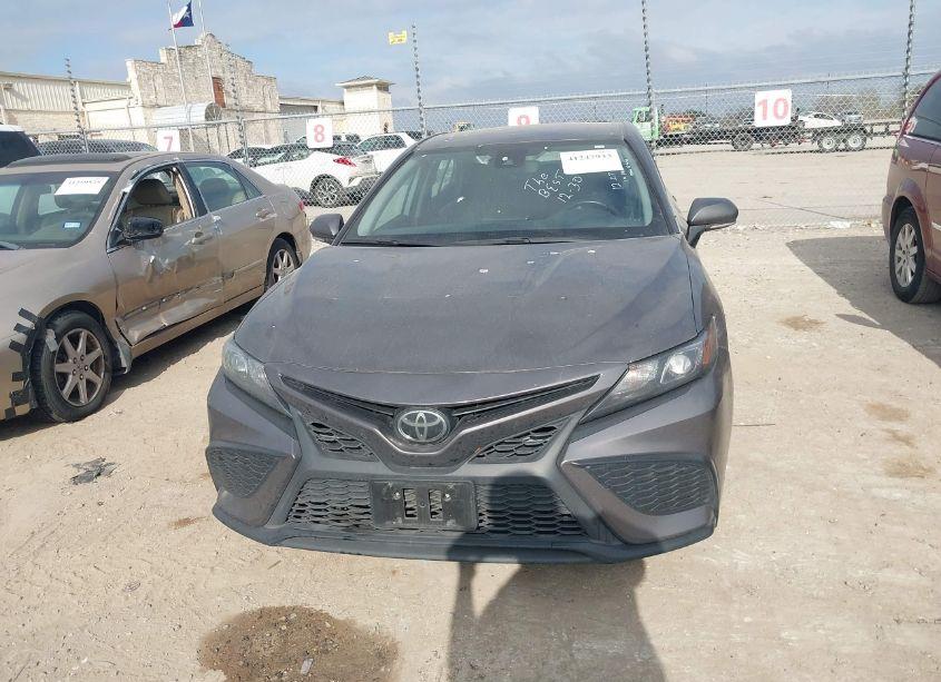 Photo 12 of 2022 Toyota Camry SE (VIN 4T1G11AK2NU689925)