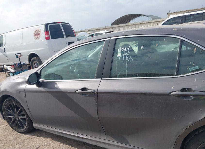 Photo 14 of 2022 Toyota Camry SE (VIN 4T1G11AK2NU689925)