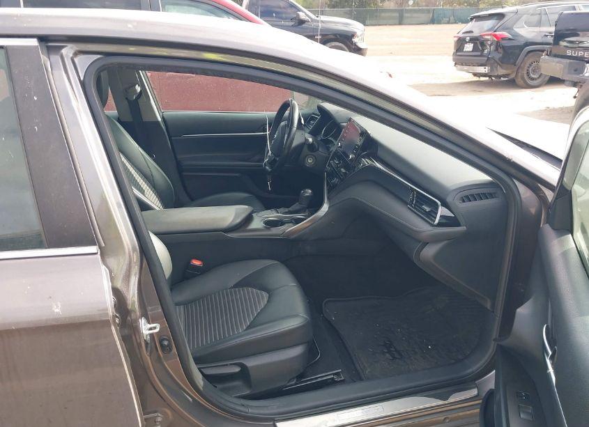 Photo 5 of 2022 Toyota Camry SE (VIN 4T1G11AK2NU689925)