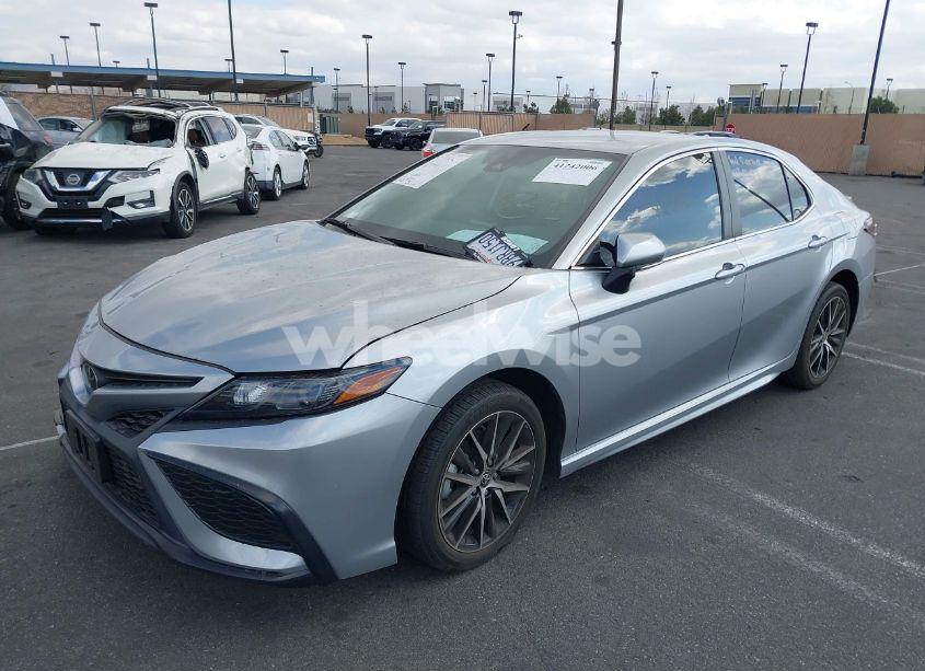 Photo 2 of 2022 Toyota Camry SE (VIN 4T1G11AK2NU694851)