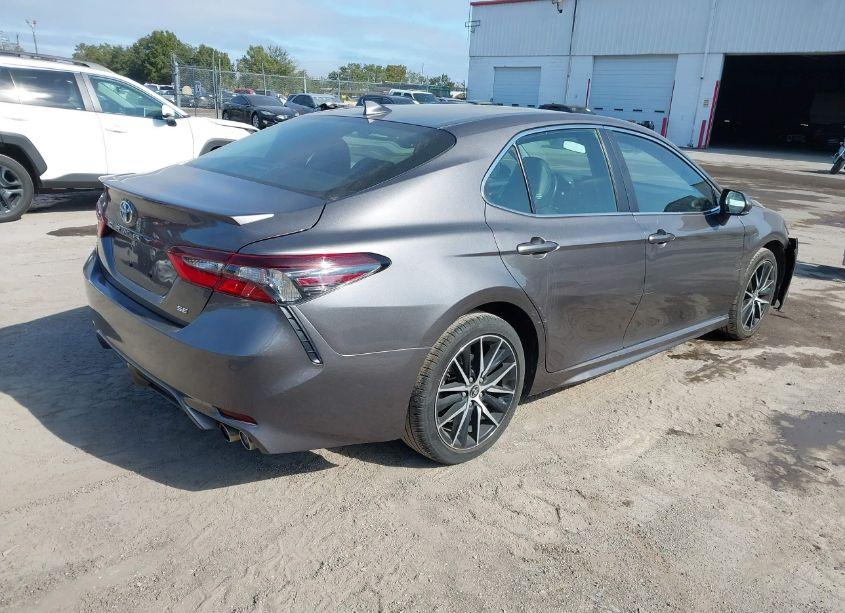 Photo 4 of 2022 Toyota Camry SE (VIN 4T1G11AK2NU706030)
