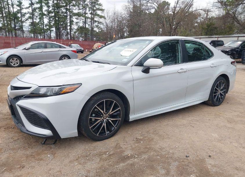 Photo 2 of 2023 Toyota Camry SE (VIN 4T1G11AK2PU108748)