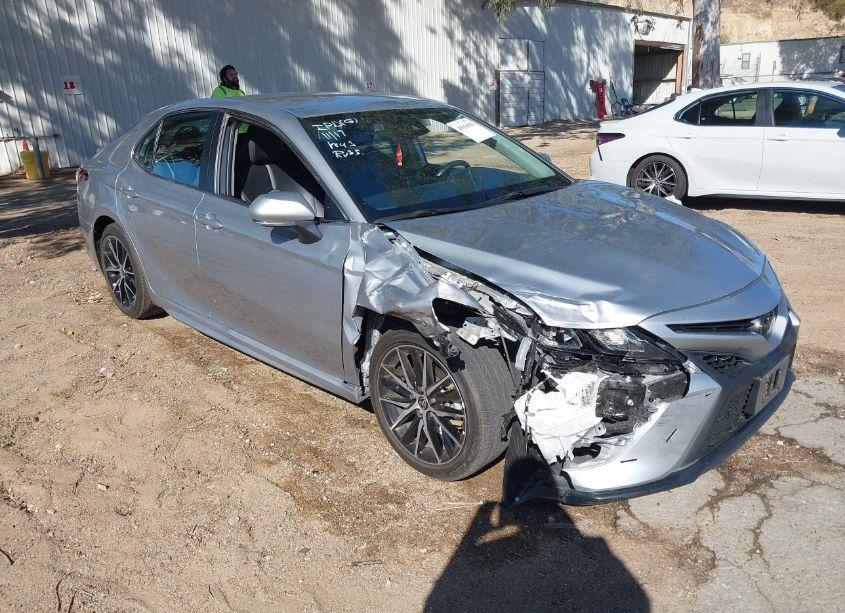 2023 Toyota Camry SE (VIN 4T1G11AK2PU157867) main photo
