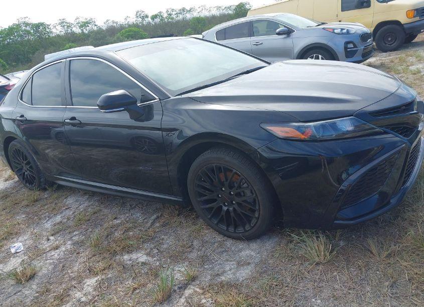 2023 Toyota Camry SE (VIN 4T1G11AK2PU757062) main photo