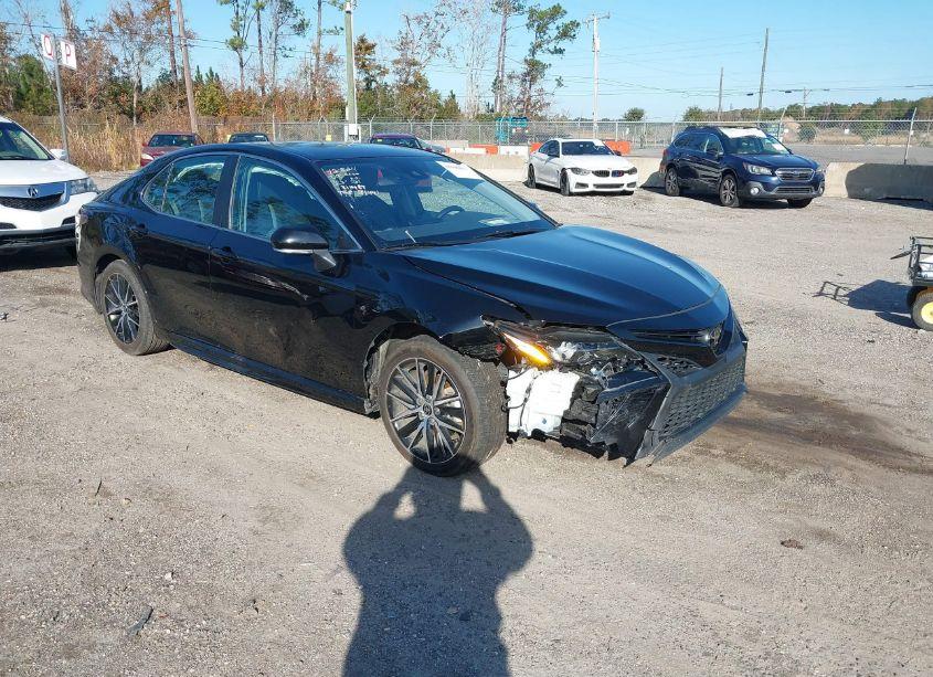 2023 Toyota Camry SE (VIN 4T1G11AK2PU811489) main photo