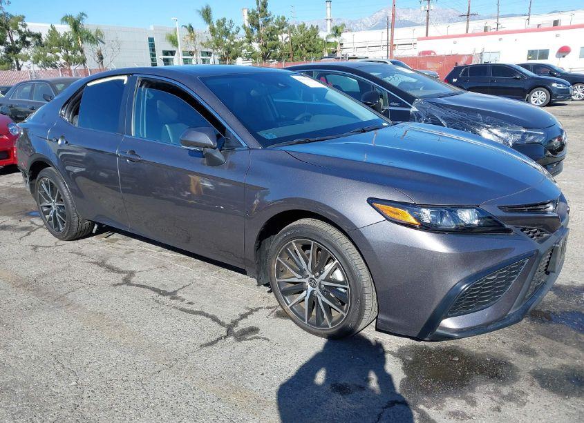 2024 Toyota Camry SE (VIN 4T1G11AK2RU194730) main photo