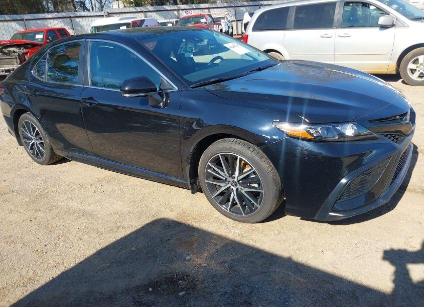 2024 Toyota Camry SE (VIN 4T1G11AK2RU215382) main photo