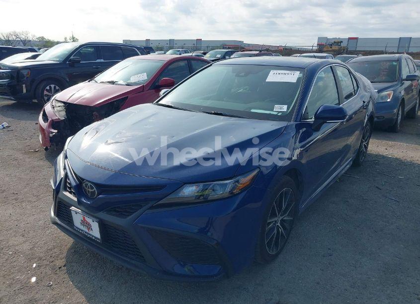Photo 2 of 2024 Toyota Camry SE (VIN 4T1G11AK2RU225667)
