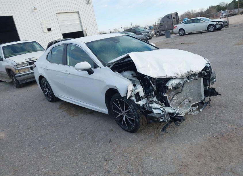 2024 Toyota Camry SE (VIN 4T1G11AK2RU238080) main photo