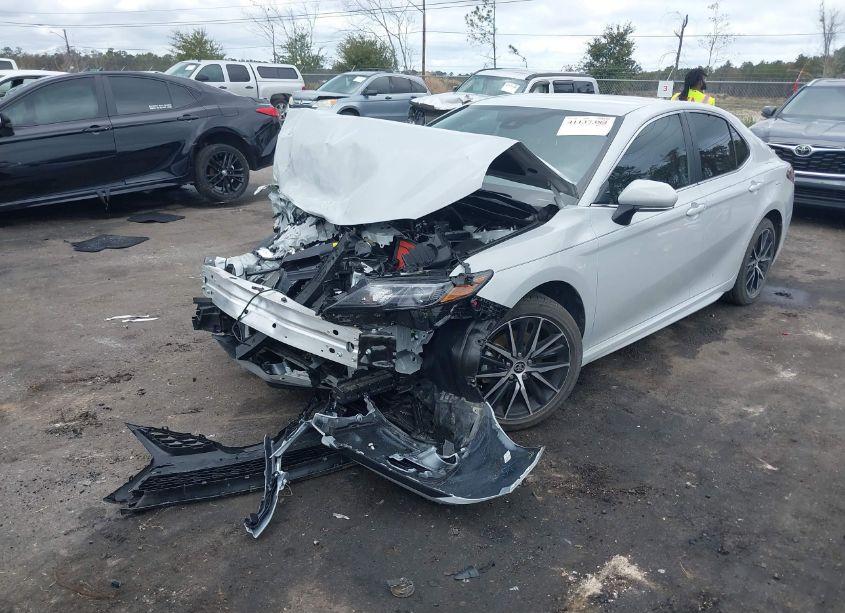 Photo 2 of 2024 Toyota Camry SE (VIN 4T1G11AK2RU265344)