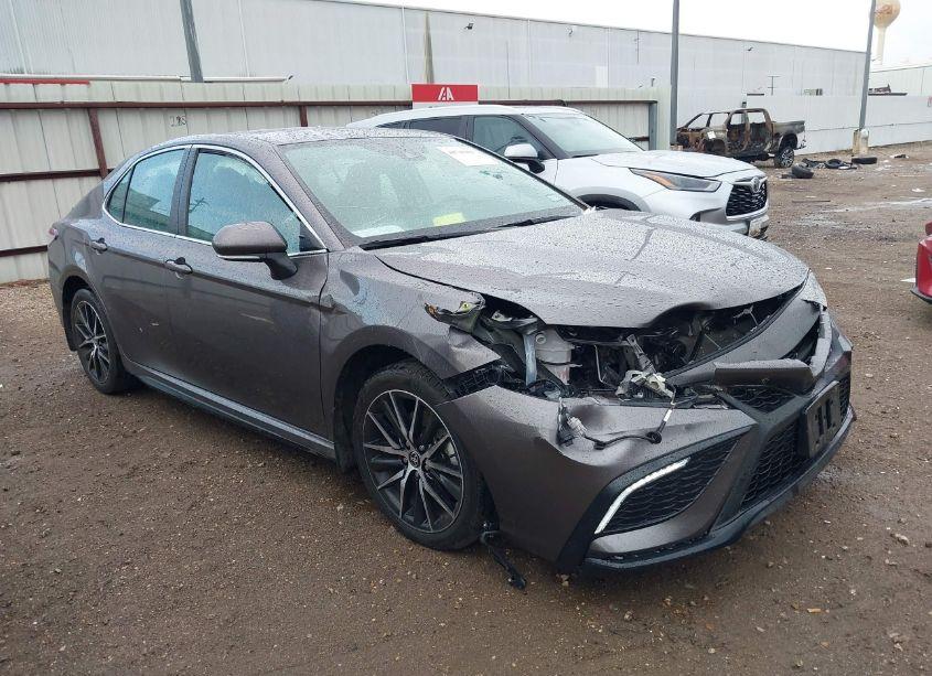 2024 Toyota Camry SE (VIN 4T1G11AK2RU902314) main photo