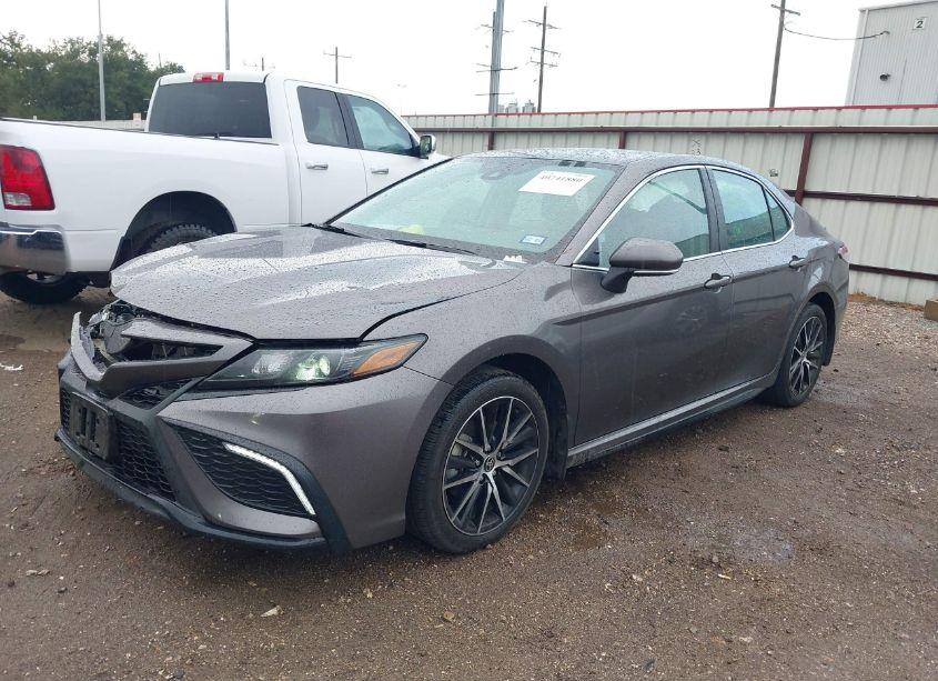 Photo 2 of 2024 Toyota Camry SE (VIN 4T1G11AK2RU902314)