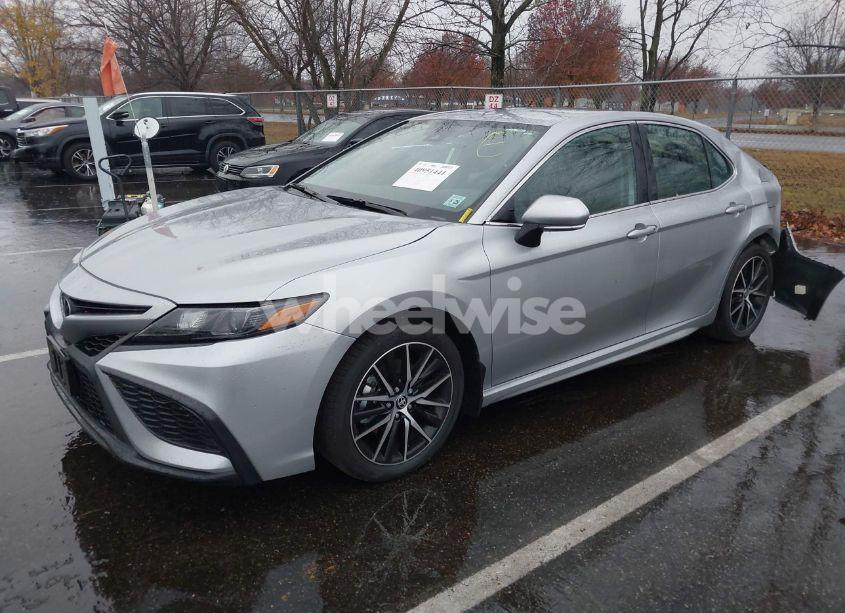 Photo 2 of 2024 Toyota Camry SE (VIN 4T1G11AK2RU907190)