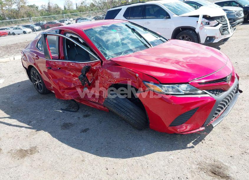 2020 Toyota Camry SE (VIN 4T1G11AK3LU316020) main photo