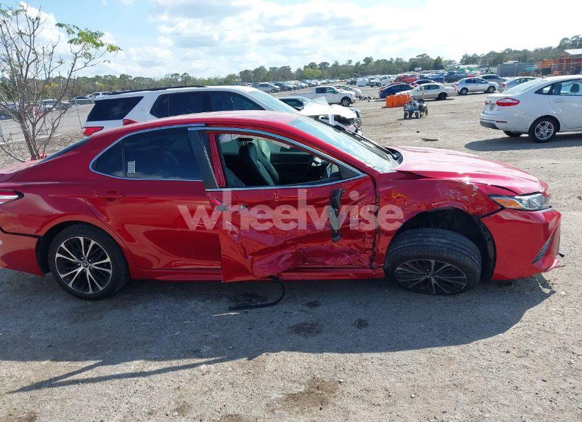 Photo 13 of 2020 Toyota Camry SE (VIN 4T1G11AK3LU316020)