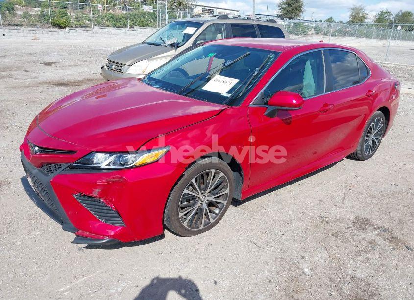 Photo 2 of 2020 Toyota Camry SE (VIN 4T1G11AK3LU316020)