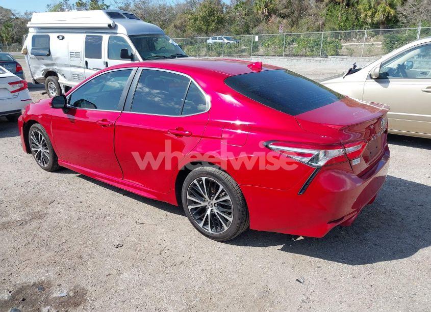 Photo 3 of 2020 Toyota Camry SE (VIN 4T1G11AK3LU316020)