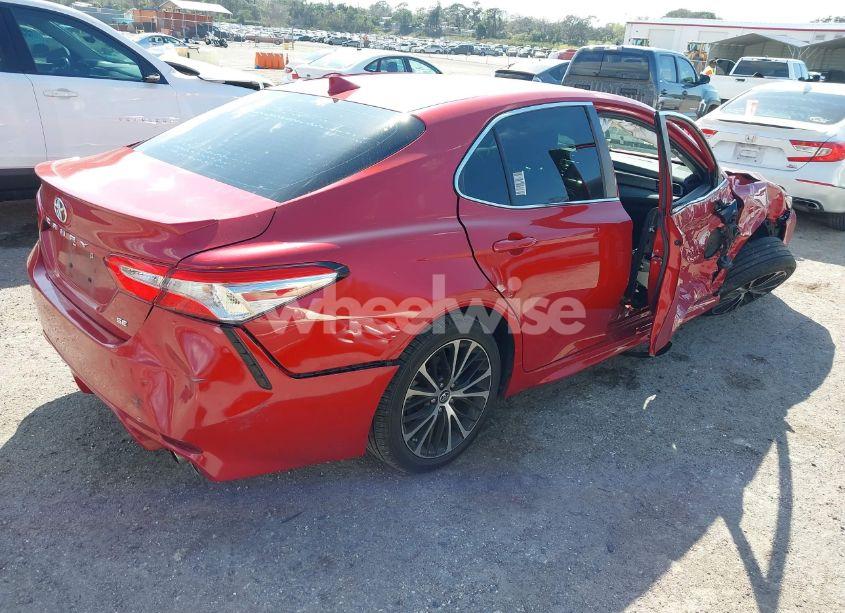Photo 4 of 2020 Toyota Camry SE (VIN 4T1G11AK3LU316020)