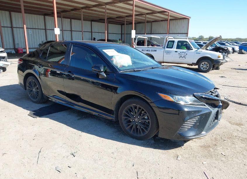 2020 Toyota Camry SE NIGHTSHADE EDITION (VIN 4T1G11AK3LU319211) main photo