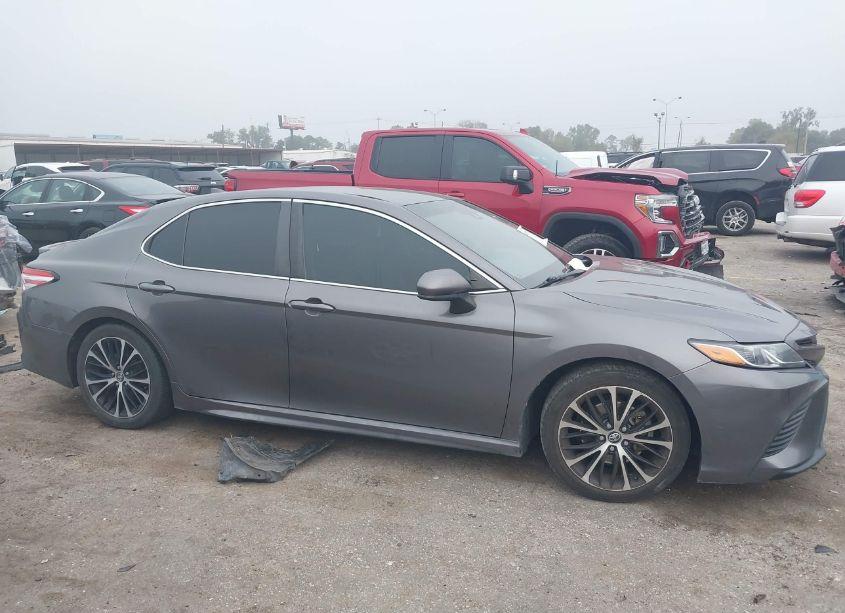 Photo 13 of 2020 Toyota Camry SE (VIN 4T1G11AK3LU321122)