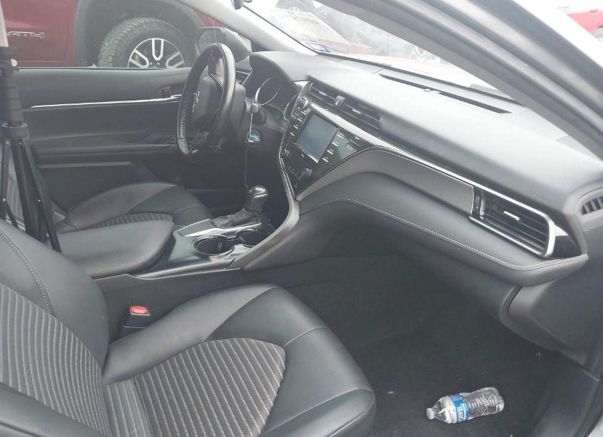 Photo 5 of 2020 Toyota Camry SE (VIN 4T1G11AK3LU321122)