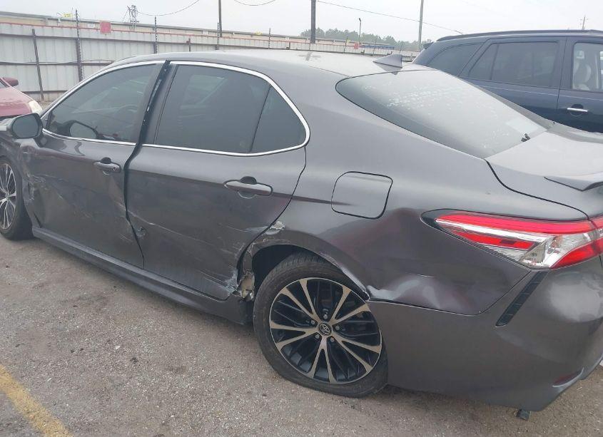 Photo 6 of 2020 Toyota Camry SE (VIN 4T1G11AK3LU321122)