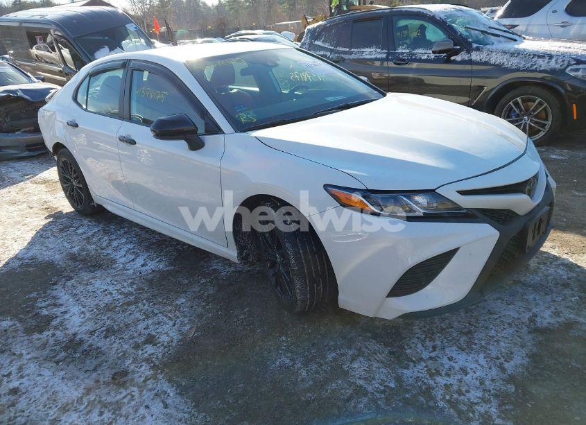 2020 Toyota Camry SE NIGHTSHADE EDITION (VIN 4T1G11AK3LU348286) main photo