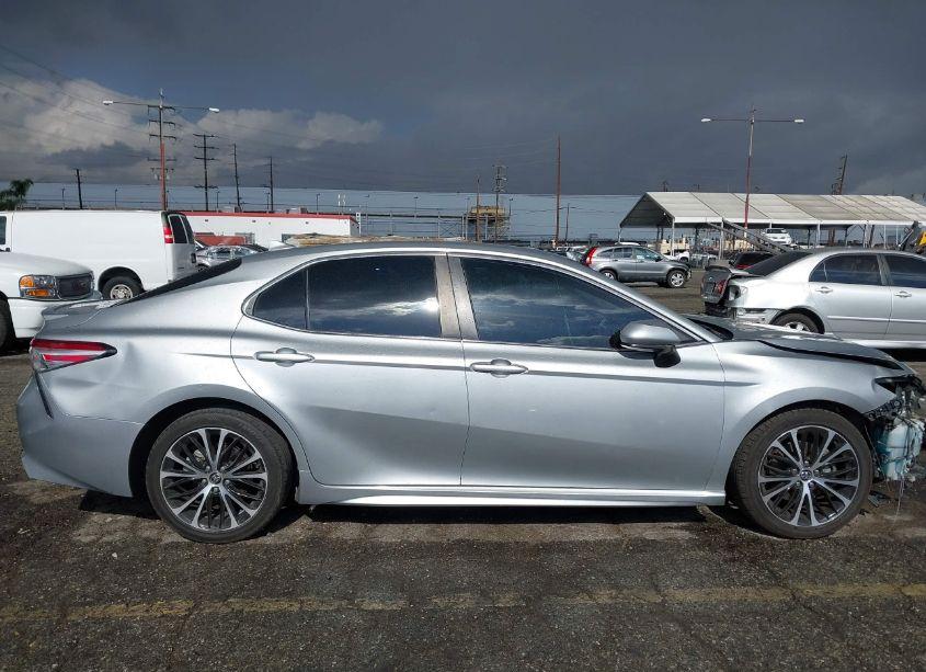 Photo 20 of 2020 Toyota Camry SE (VIN 4T1G11AK3LU350796)