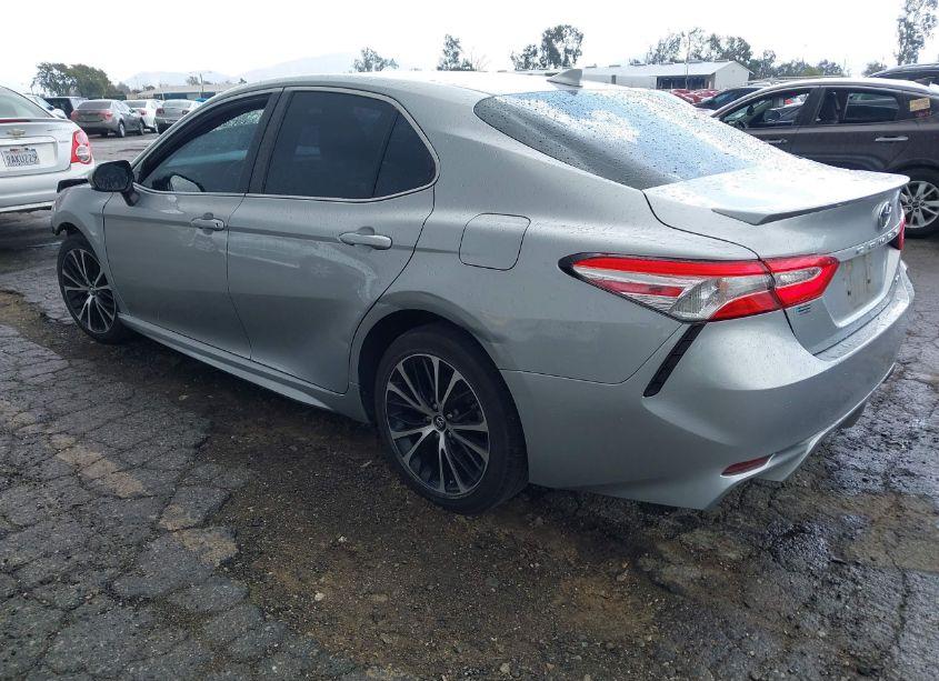 Photo 3 of 2020 Toyota Camry SE (VIN 4T1G11AK3LU350796)