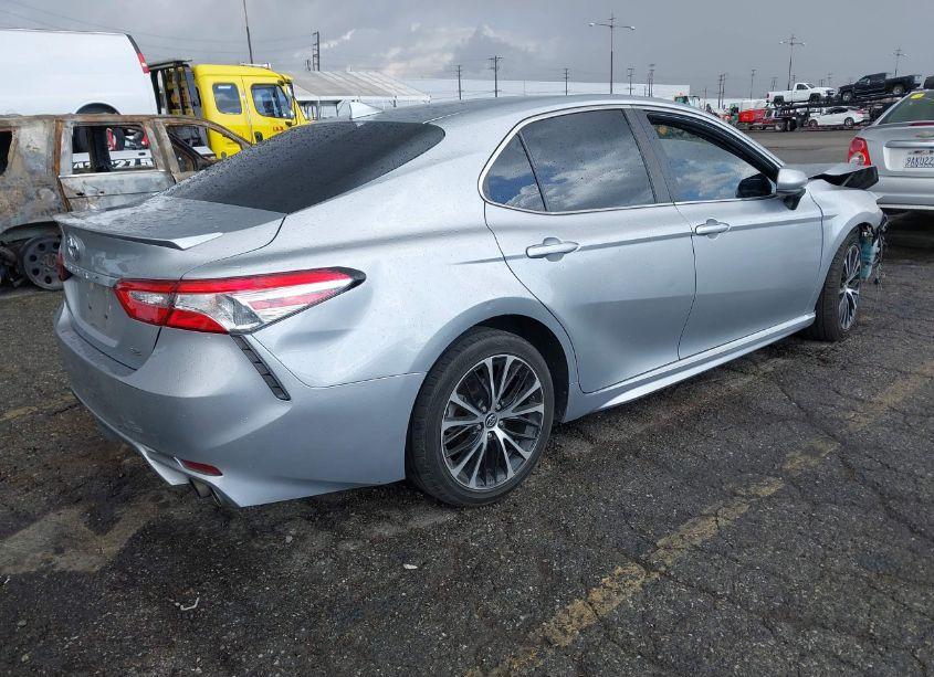 Photo 4 of 2020 Toyota Camry SE (VIN 4T1G11AK3LU350796)
