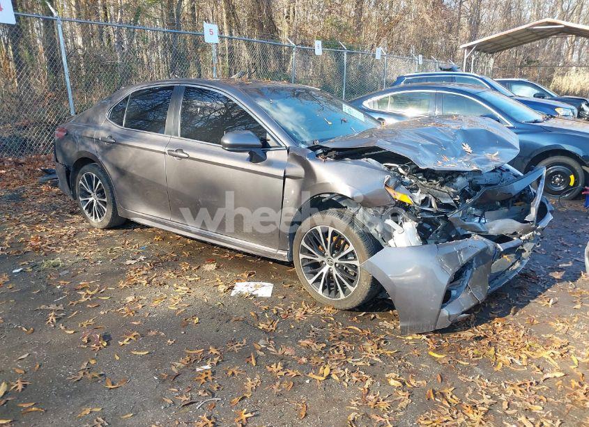 2020 Toyota Camry SE (VIN 4T1G11AK3LU359305) main photo