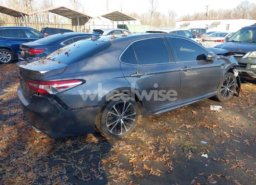 Photo 4 of 2020 Toyota Camry SE (VIN 4T1G11AK3LU359305)
