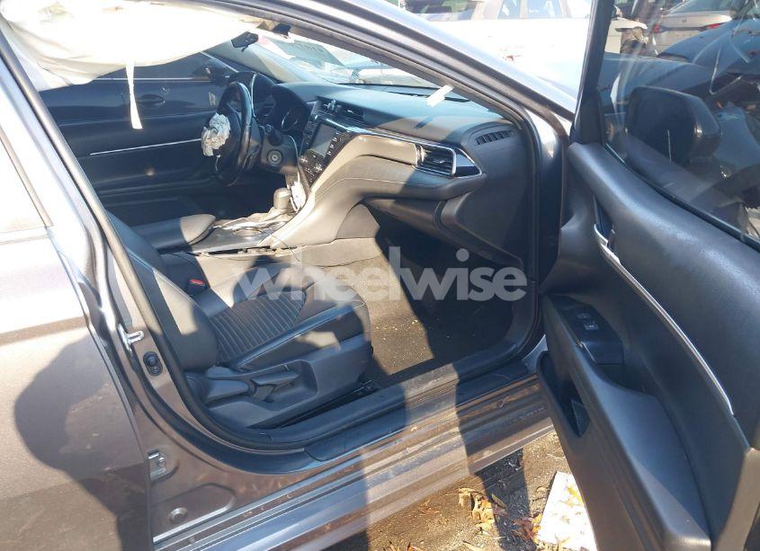 Photo 5 of 2020 Toyota Camry SE (VIN 4T1G11AK3LU359305)