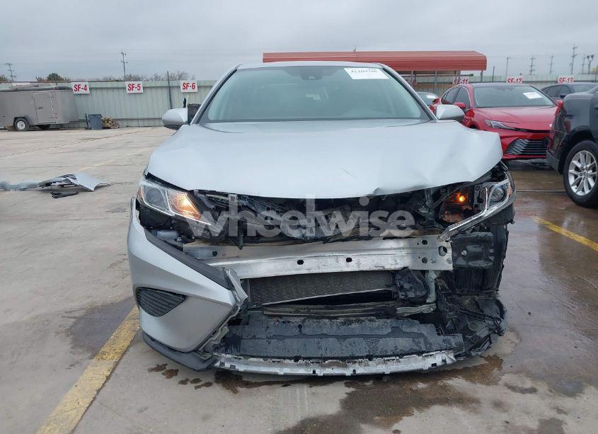 Photo 13 of 2020 Toyota Camry SE (VIN 4T1G11AK3LU372880)