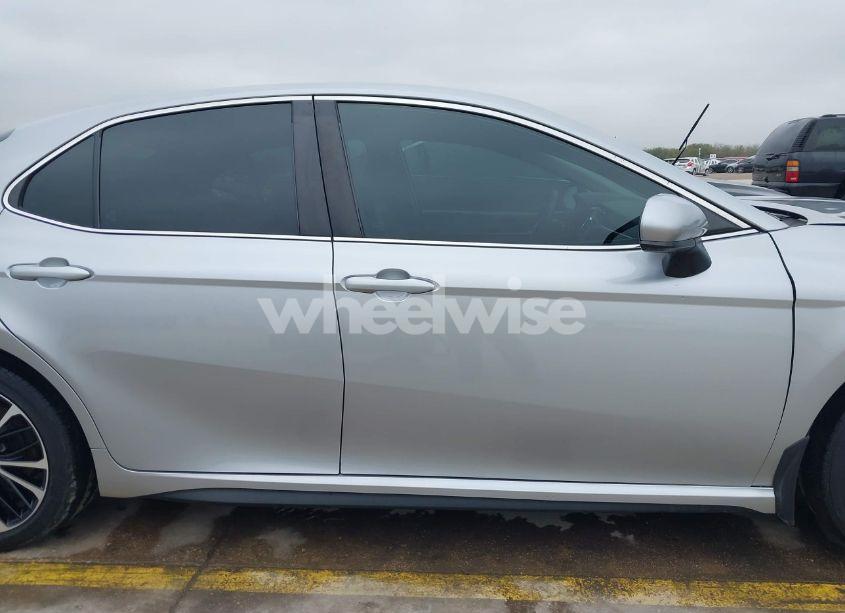 Photo 14 of 2020 Toyota Camry SE (VIN 4T1G11AK3LU372880)