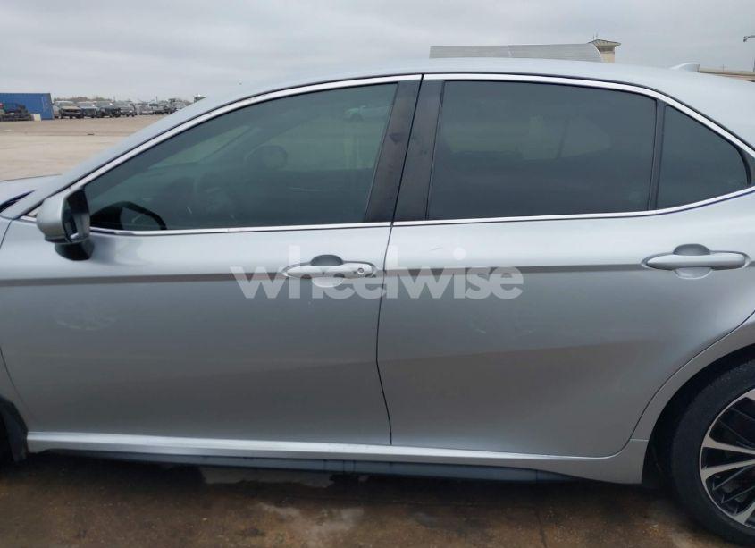 Photo 15 of 2020 Toyota Camry SE (VIN 4T1G11AK3LU372880)