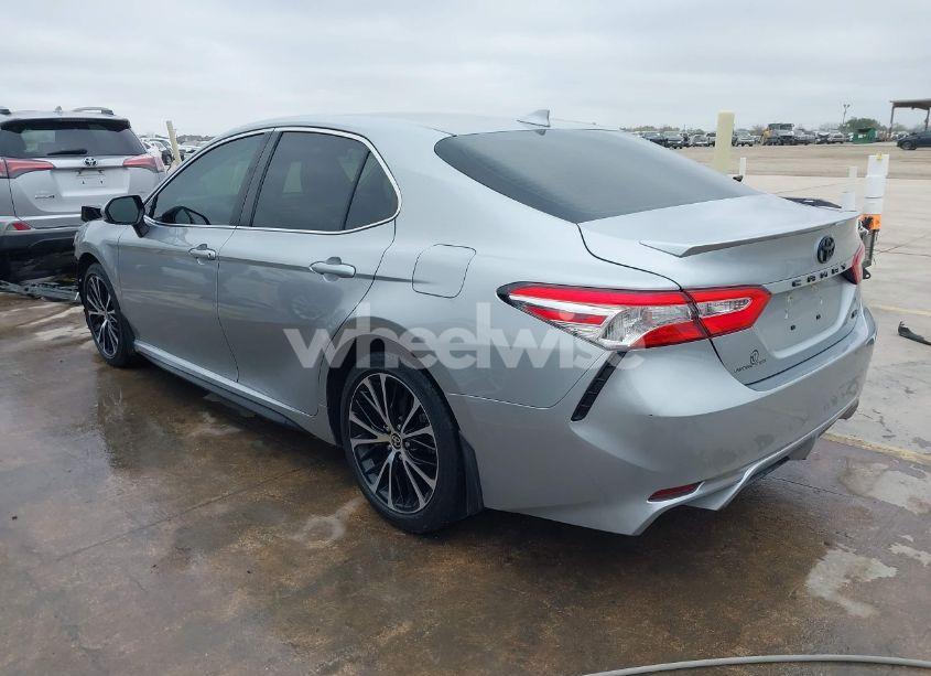 Photo 3 of 2020 Toyota Camry SE (VIN 4T1G11AK3LU372880)