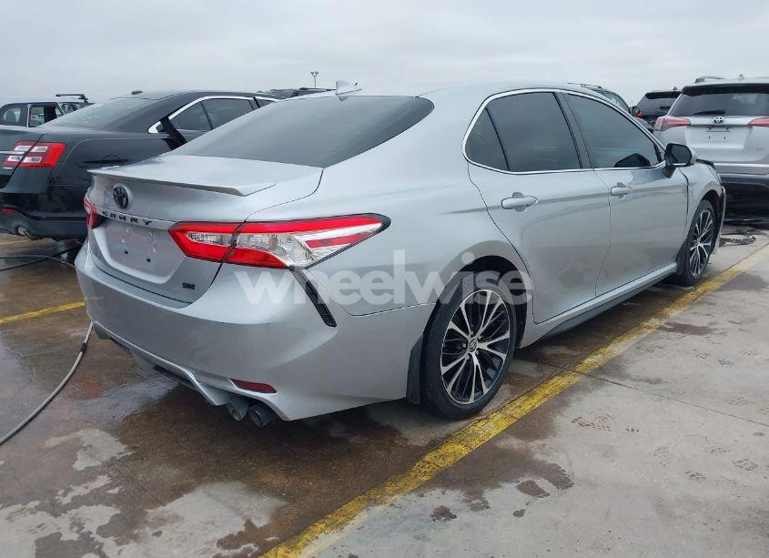 Photo 4 of 2020 Toyota Camry SE (VIN 4T1G11AK3LU372880)