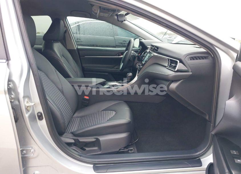 Photo 5 of 2020 Toyota Camry SE (VIN 4T1G11AK3LU372880)